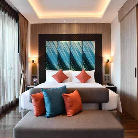Skyview Resort Phuket Patong Beach Luaran gambar A bedroom at the hotel