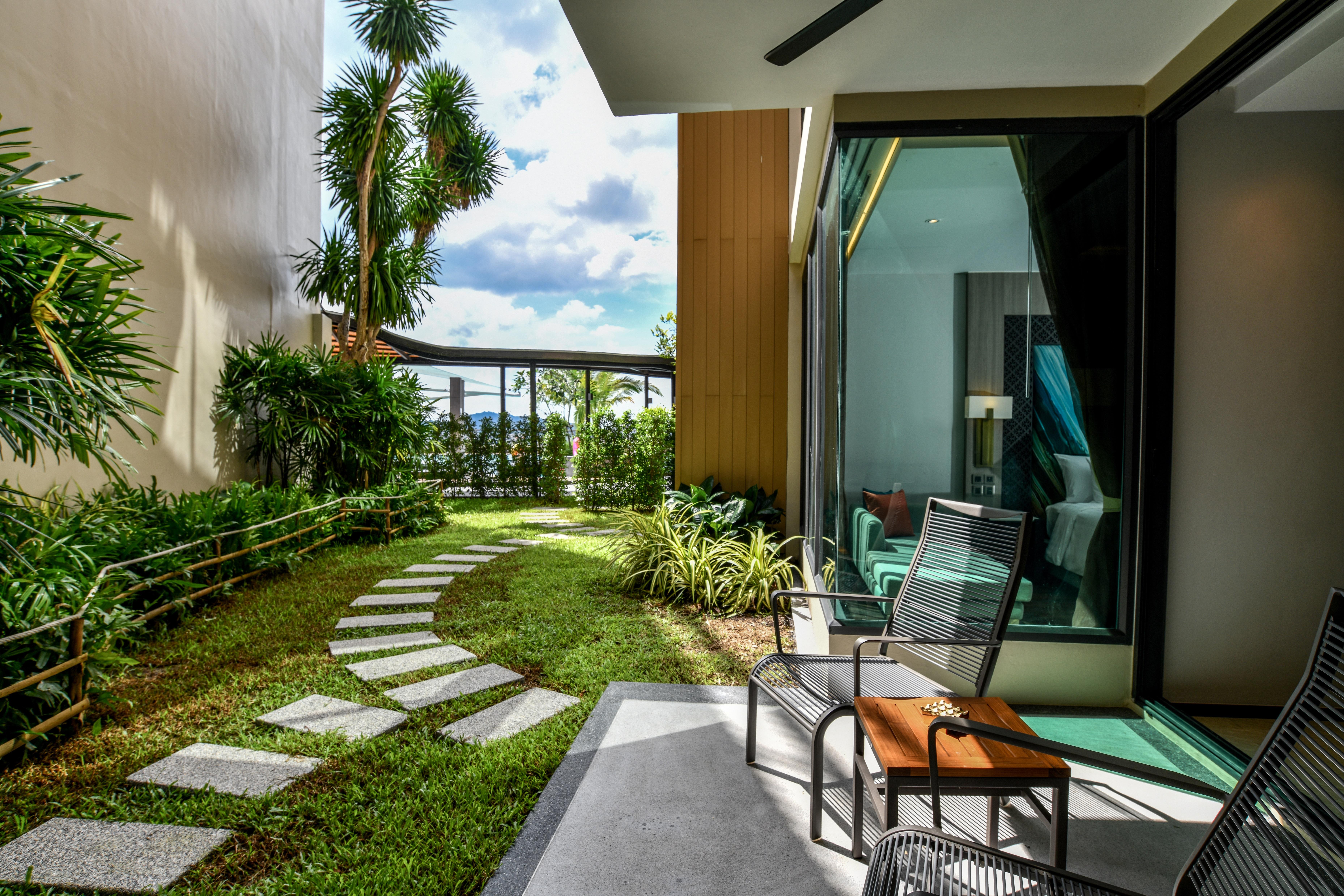 Skyview Resort Phuket Patong Beach Luaran gambar The private garden of a suite at the hotel