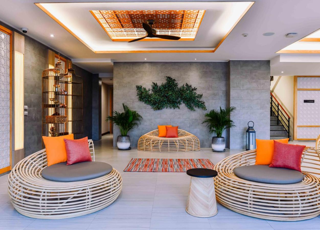 Skyview Resort Phuket Patong Beach Luaran gambar The lobby of the resort