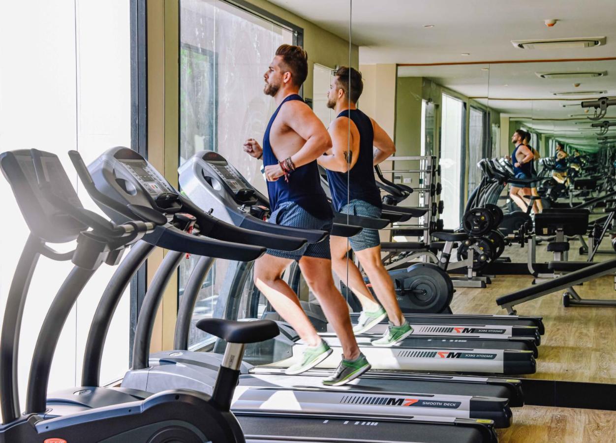 Skyview Resort Phuket Patong Beach Luaran gambar A treadmill in use