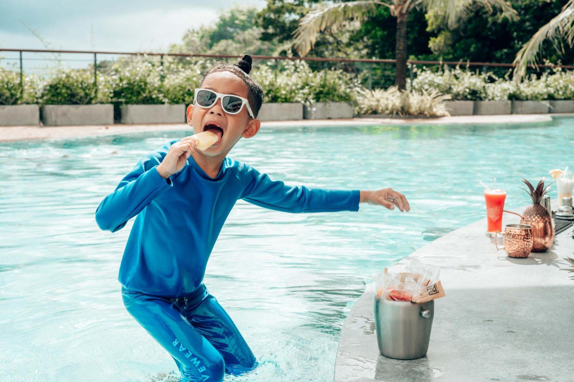 Skyview Resort Phuket Patong Beach Luaran gambar A child wearing a rash guard