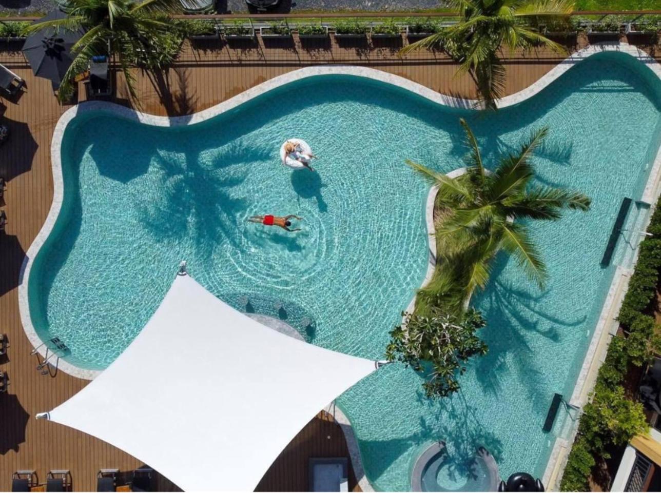 Skyview Resort Phuket Patong Beach Luaran gambar Aerial view of the pool at the Hotel