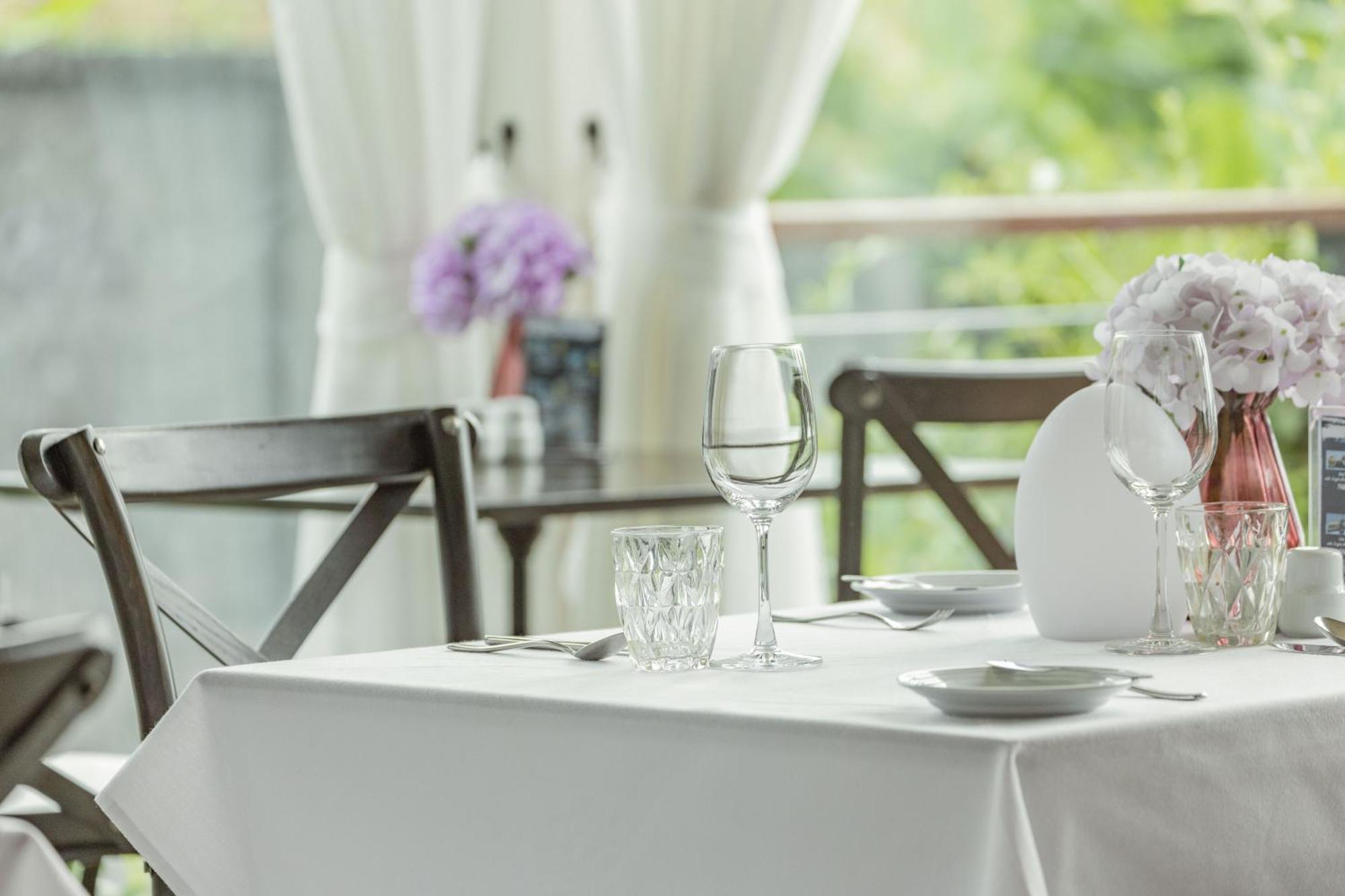 Skyview Resort Phuket Patong Beach Luaran gambar A table set for fine dining