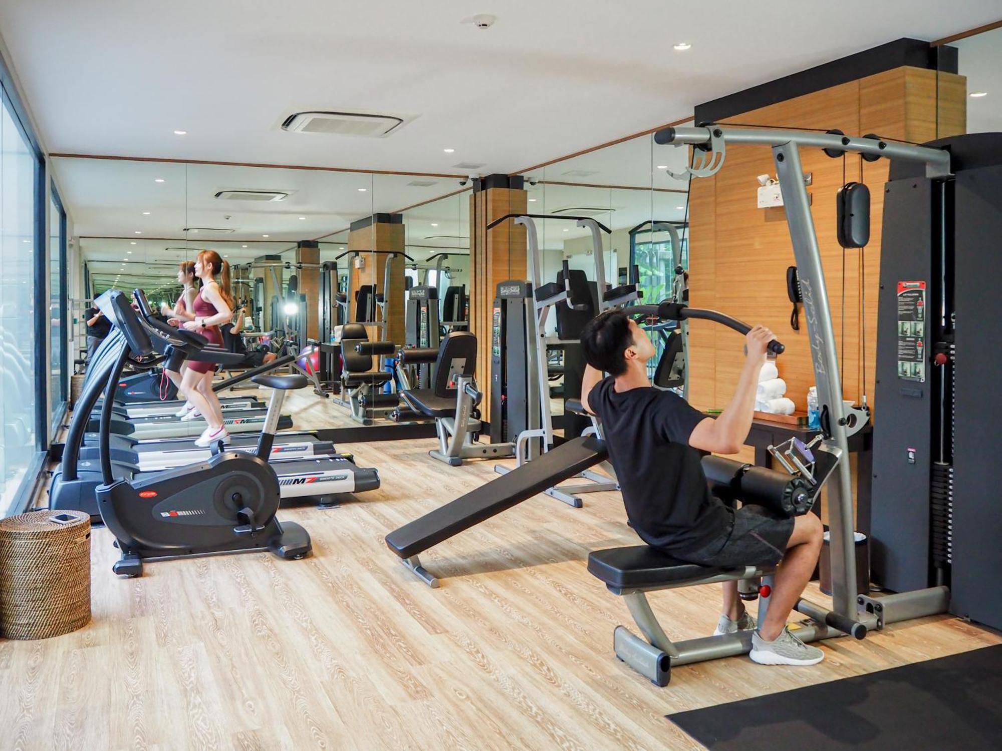 Skyview Resort Phuket Patong Beach Luaran gambar The gym at the hotel
