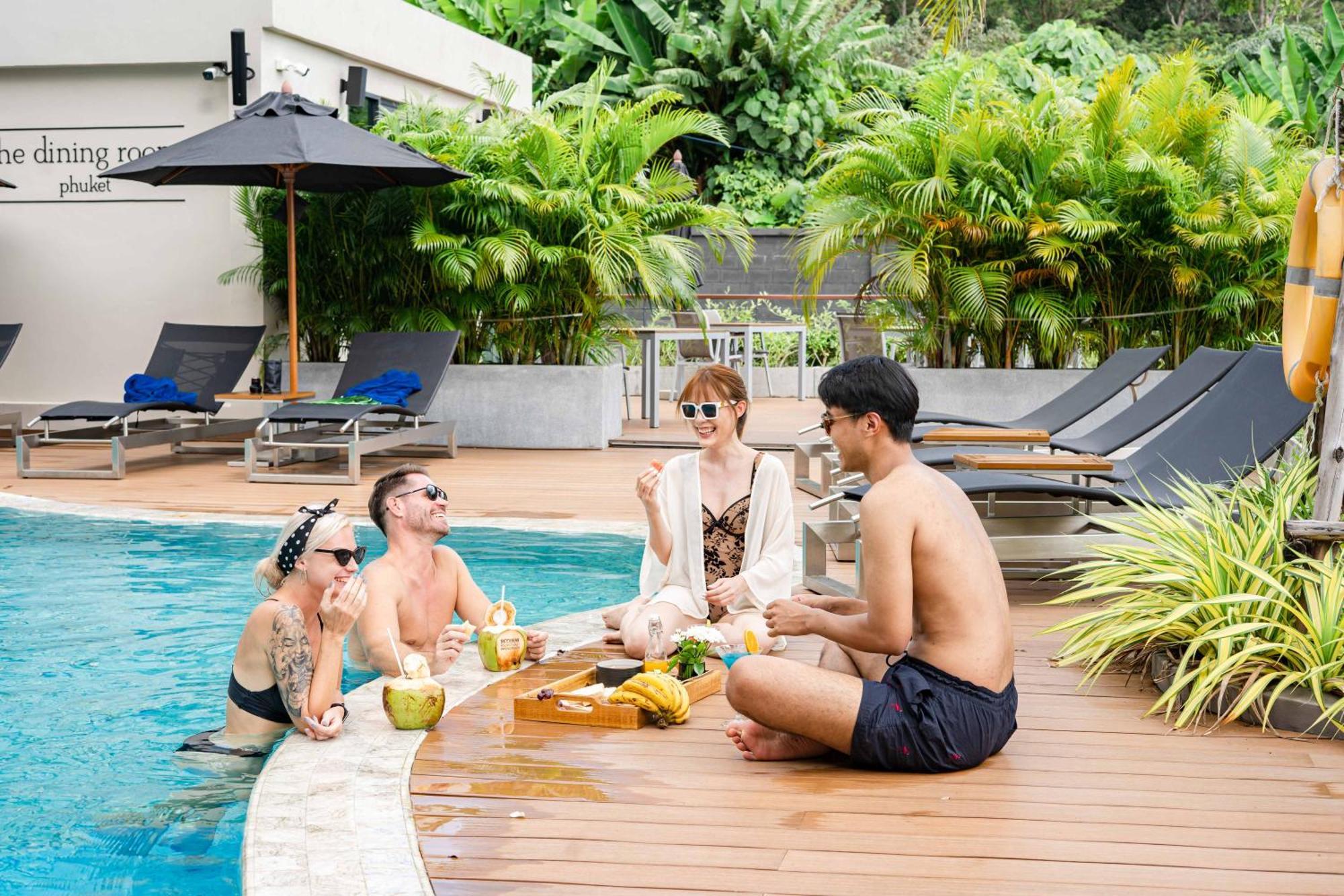 Skyview Resort Phuket Patong Beach Luaran gambar Pool at The Royal