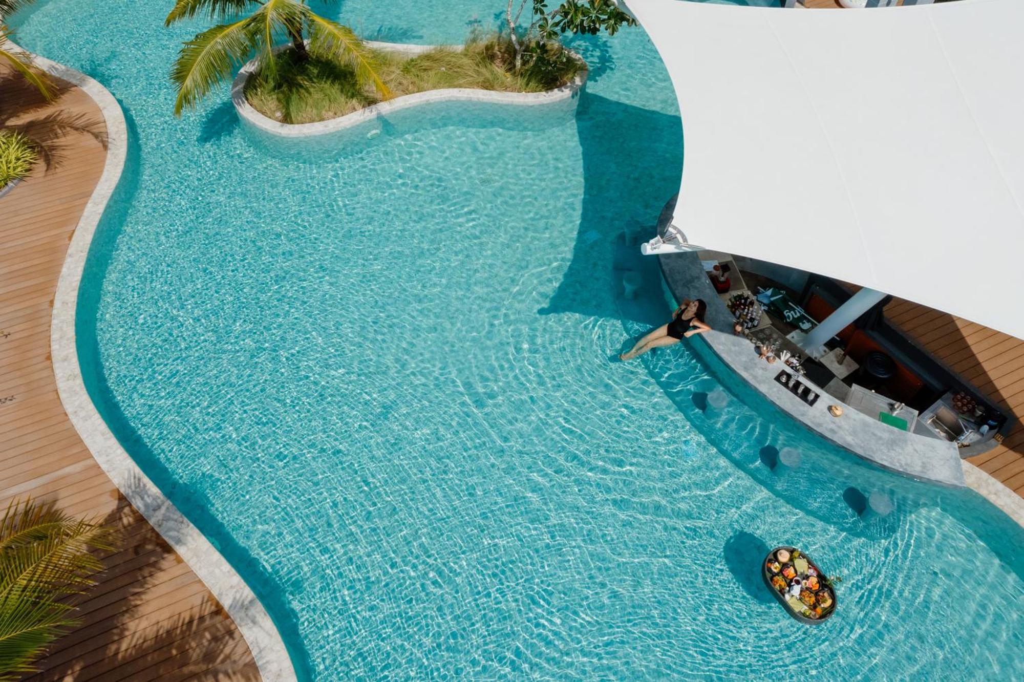 Skyview Resort Phuket Patong Beach Luaran gambar The swimming pool at the resort