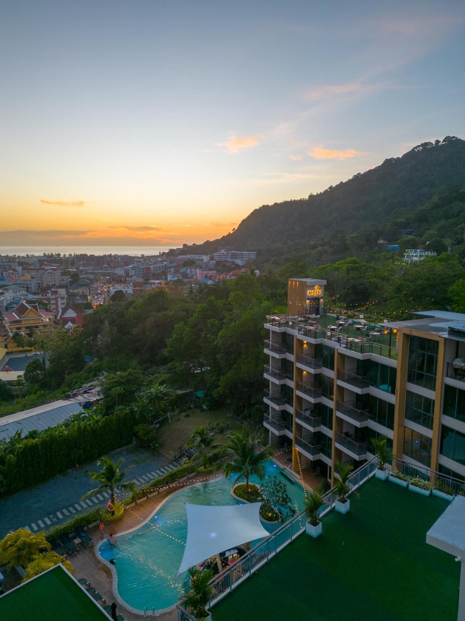 Skyview Resort Phuket Patong Beach Luaran gambar The View