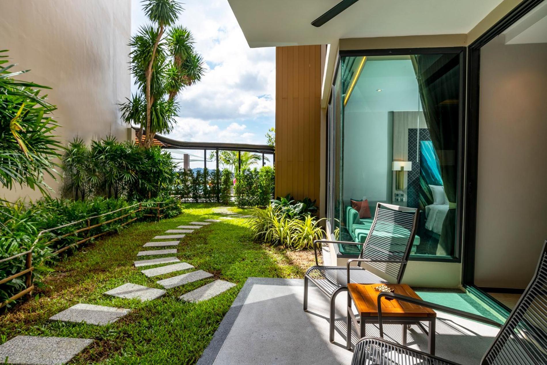 Skyview Resort Phuket Patong Beach Luaran gambar A private garden at a hotel in Thailand